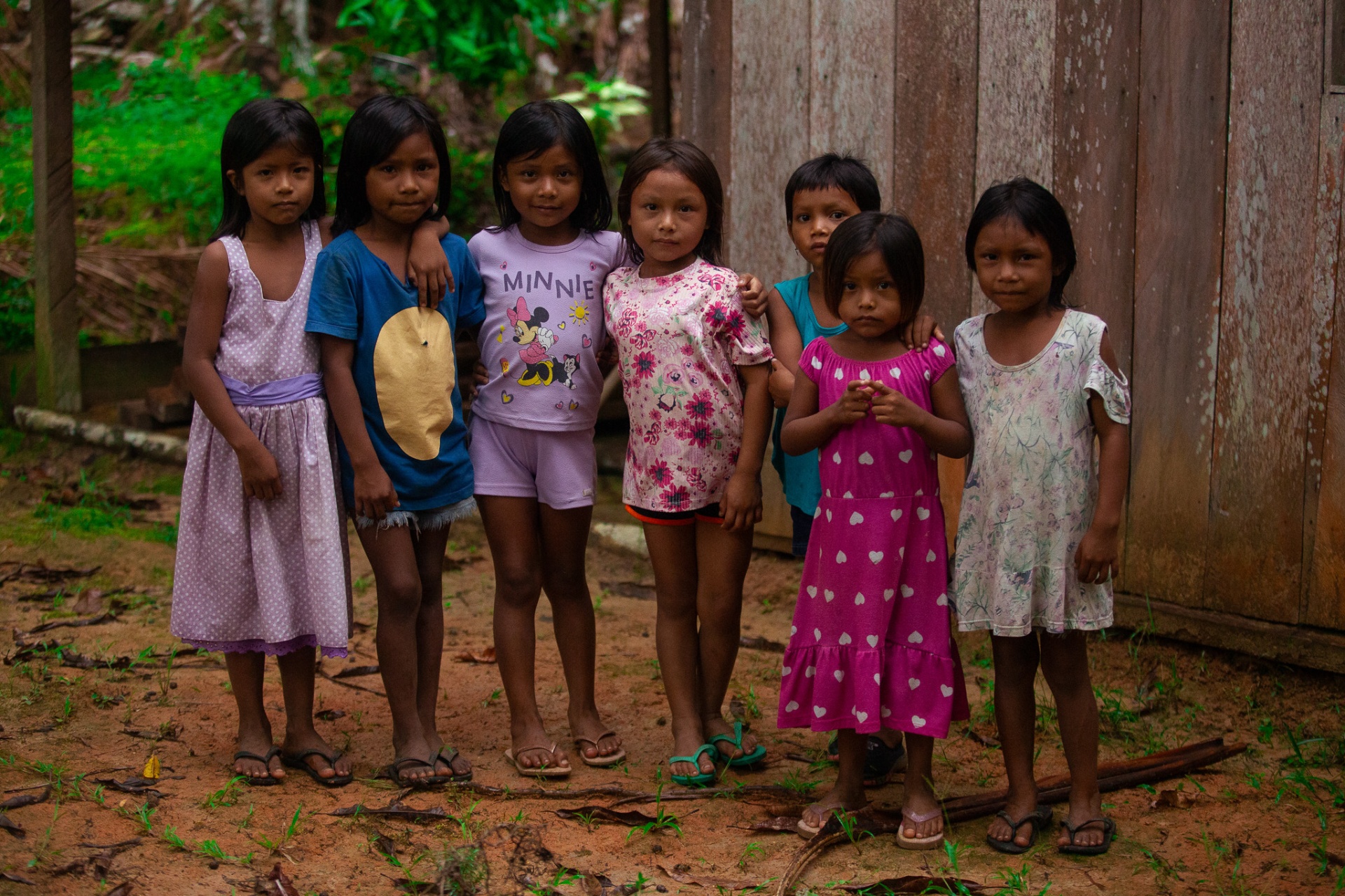 Niñas de comunidad ribereña